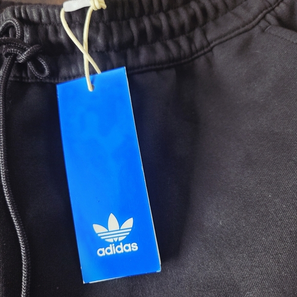 Adidas Originals Neuclassics Shorts IR9430 Size Small Men's NEW Black Loose Fit - Picture 4 of 13